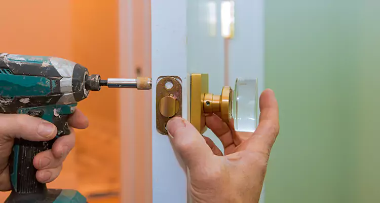 Broken Door Knob Fix in Campbell, CA